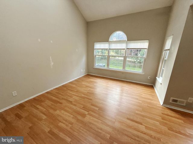 421 JAMESTOWN CT, Mount Laurel, NJ 08054