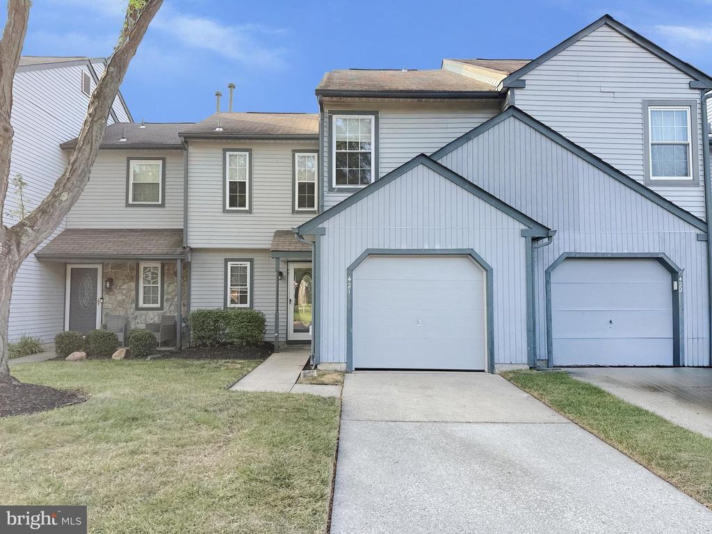 421 JAMESTOWN CT, Mount Laurel, NJ 08054