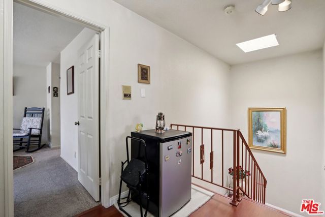 21620 Burbank Boulevard 9, Woodland Hills (los Angeles), CA 91367