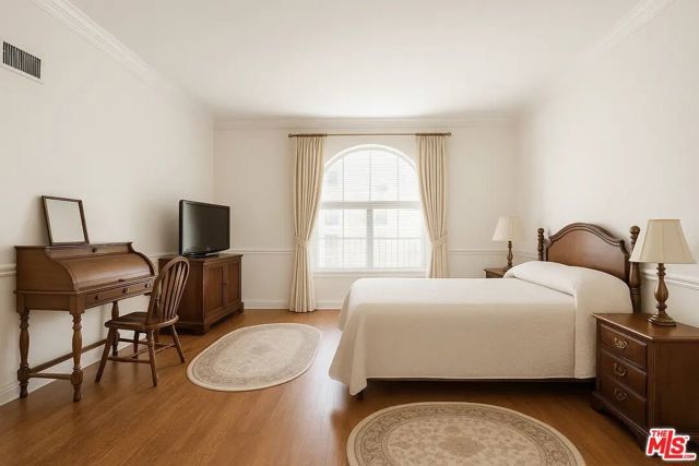 21620 Burbank Boulevard 9, Woodland Hills (los Angeles), CA 91367