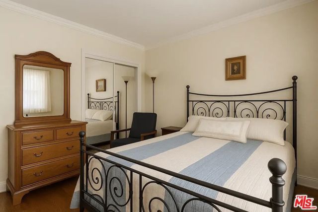 21620 Burbank Boulevard 9, Woodland Hills (los Angeles), CA 91367