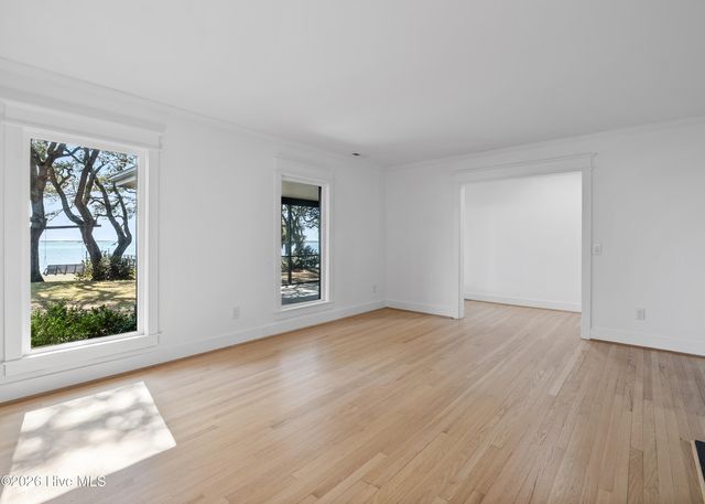 304 River Drive, Southport, NC 28461