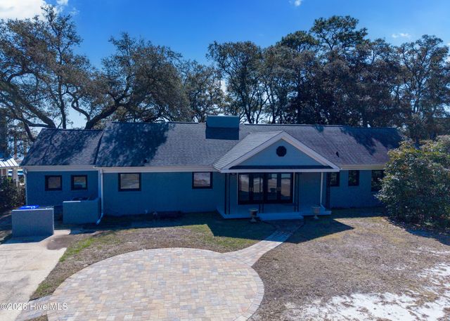 304 River Drive, Southport, NC 28461