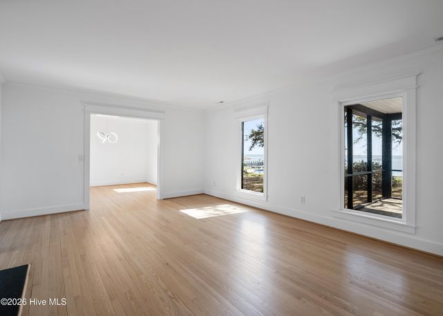 304 River Drive, Southport, NC 28461