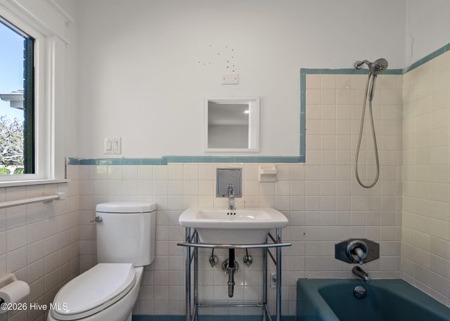 304 River Drive, Southport, NC 28461