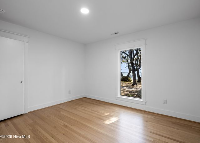 304 River Drive, Southport, NC 28461