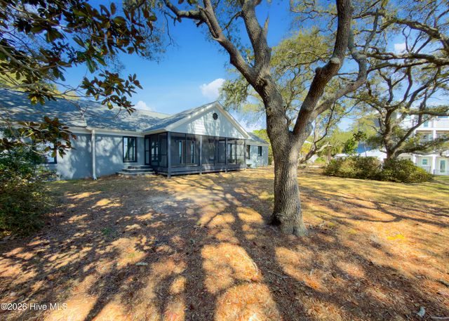 304 River Drive, Southport, NC 28461