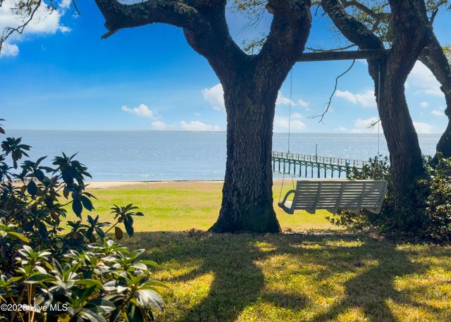 304 River Drive, Southport, NC 28461