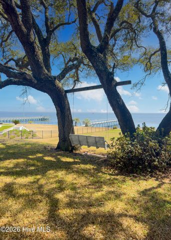 304 River Drive, Southport, NC 28461