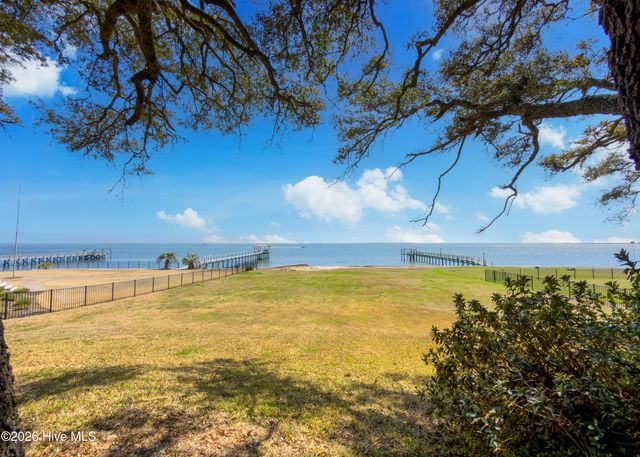 304 River Drive, Southport, NC 28461