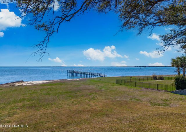 304 River Drive, Southport, NC 28461