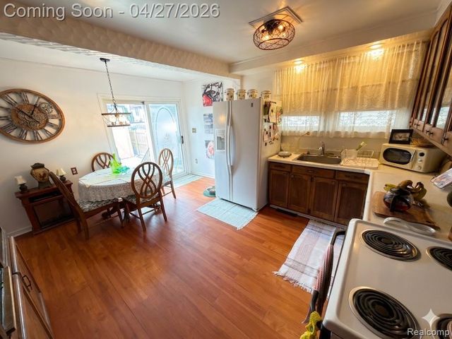 52 Maple Street, River Rouge, MI 48218