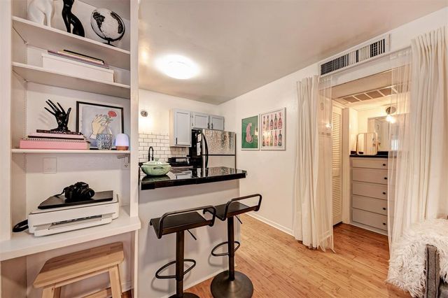 1000 W 26th ST 115, Austin, TX 78705
