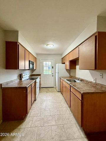 825 E 5th Street B, Mesa, AZ 85203