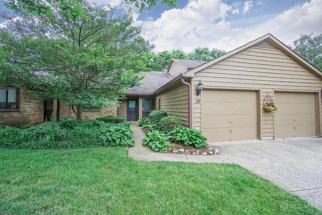 19 Evergreen Circle, Wyoming, OH 45215