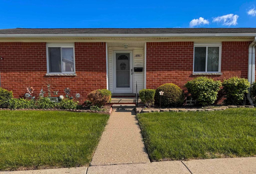 8751 Sterling Street, Center Line, MI 48015