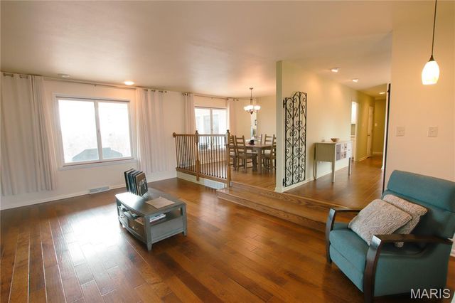 612 Crestview Drive, Sullivan, MO 63080