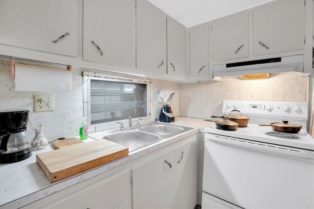 7801 34TH AVENUE N 70, St Petersburg, FL 33710