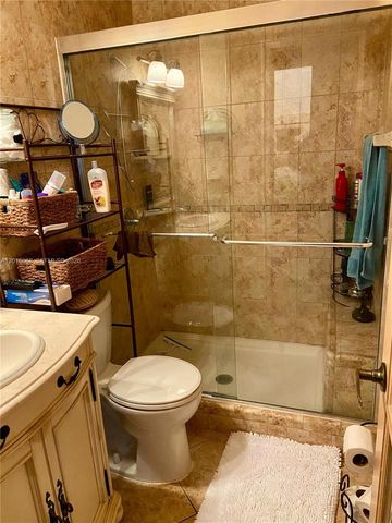 15610 NE 6th Ave 32D, Miami, FL 33162