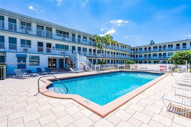 15610 NE 6th Ave 32D, Miami, FL 33162