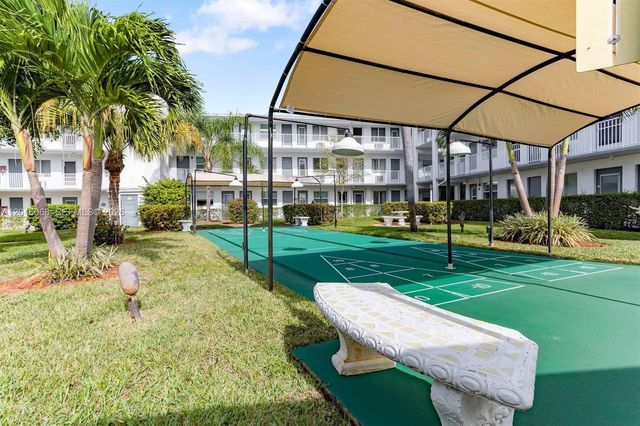 15610 NE 6th Ave 32D, Miami, FL 33162