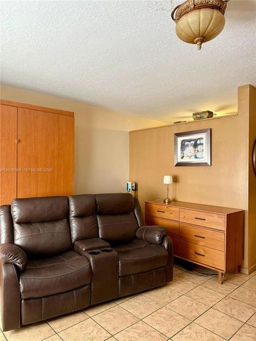 15610 NE 6th Ave 32D, Miami, FL 33162