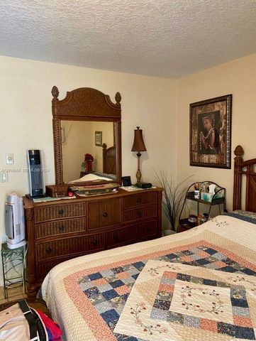 15610 NE 6th Ave 32D, Miami, FL 33162