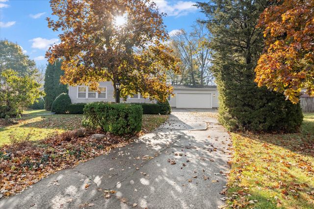 2213 Olen Drive, Mahomet, IL 61853