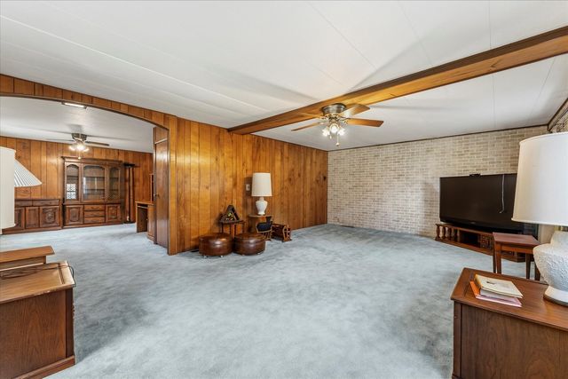 2213 Olen Drive, Mahomet, IL 61853