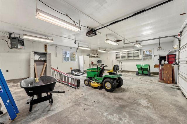 2213 Olen Drive, Mahomet, IL 61853