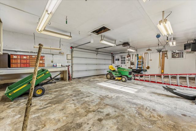 2213 Olen Drive, Mahomet, IL 61853