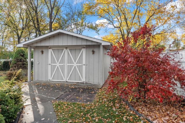 2213 Olen Drive, Mahomet, IL 61853