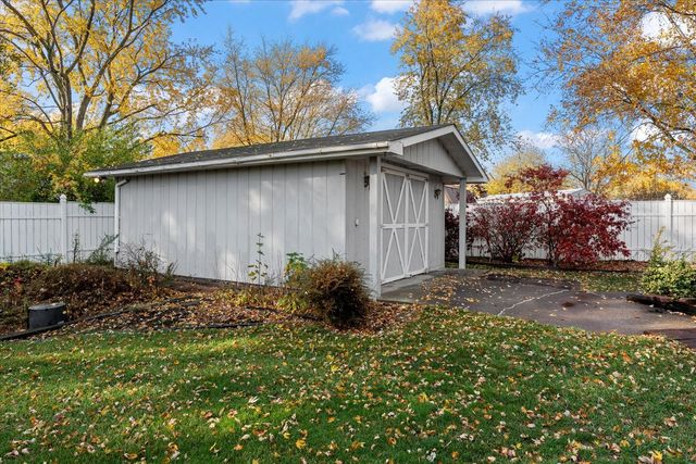 2213 Olen Drive, Mahomet, IL 61853