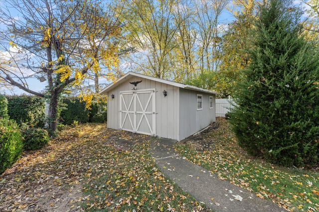 2213 Olen Drive, Mahomet, IL 61853