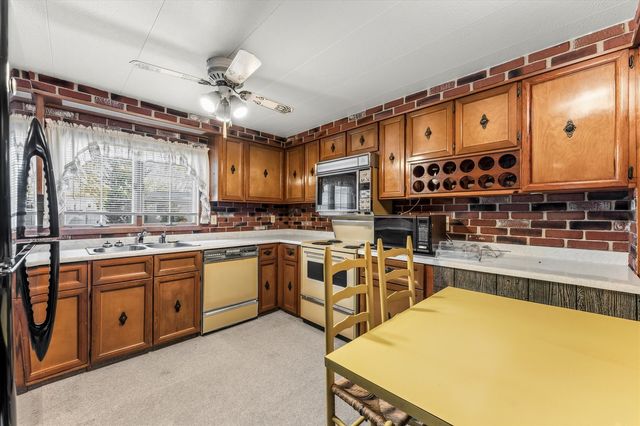 2213 Olen Drive, Mahomet, IL 61853