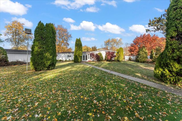 2213 Olen Drive, Mahomet, IL 61853