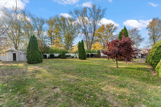 2213 Olen Drive, Mahomet, IL 61853