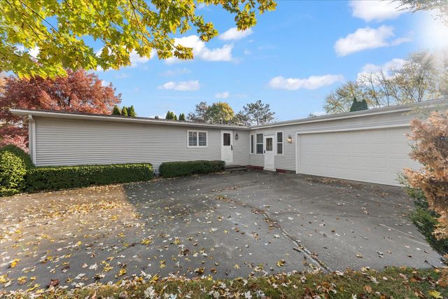 2213 Olen Drive, Mahomet, IL 61853