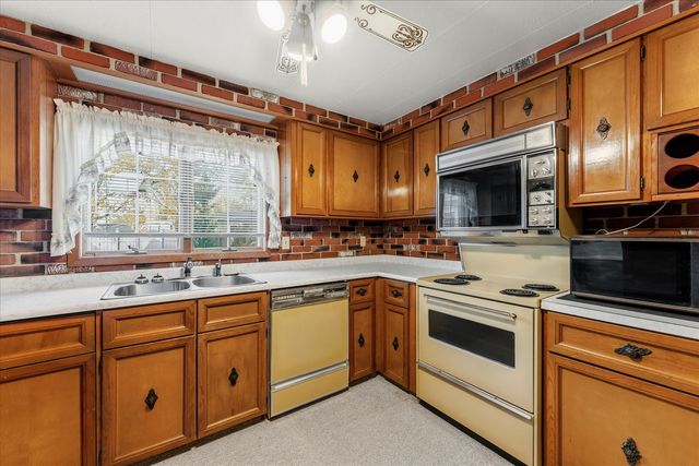 2213 Olen Drive, Mahomet, IL 61853