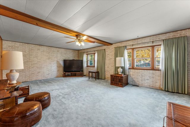 2213 Olen Drive, Mahomet, IL 61853