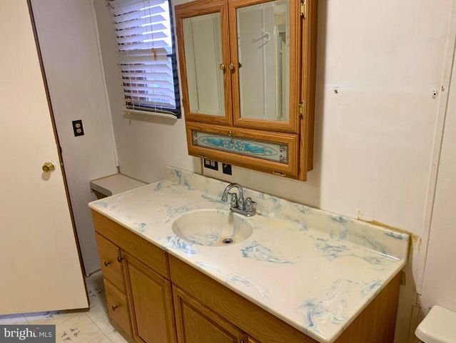 8 MIDLAND DR, Millersburg, PA 17061