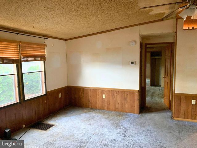 8 MIDLAND DR, Millersburg, PA 17061