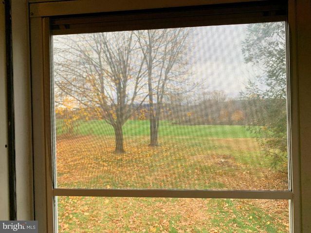 8 MIDLAND DR, Millersburg, PA 17061