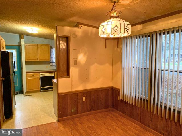 8 MIDLAND DR, Millersburg, PA 17061