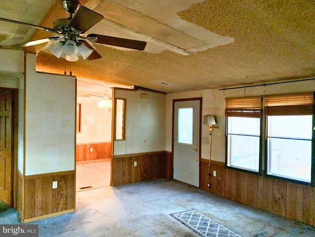 8 MIDLAND DR, Millersburg, PA 17061