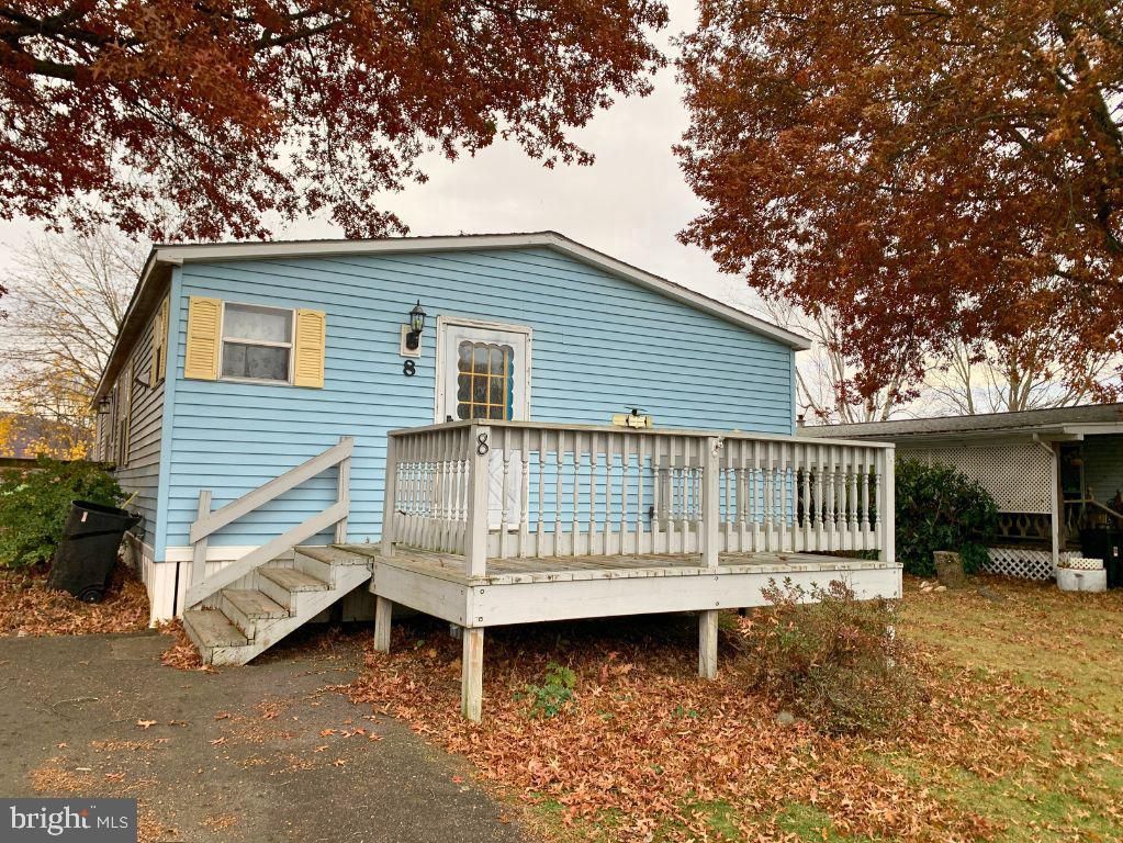 8 MIDLAND DR, Millersburg, PA 17061