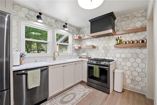 6920 Walmer Street, Overland Park, KS 66204