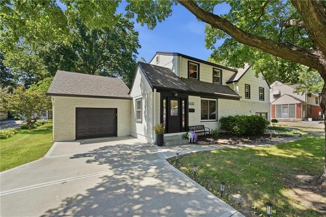 6920 Walmer Street, Overland Park, KS 66204