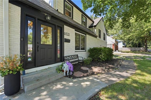 6920 Walmer Street, Overland Park, KS 66204