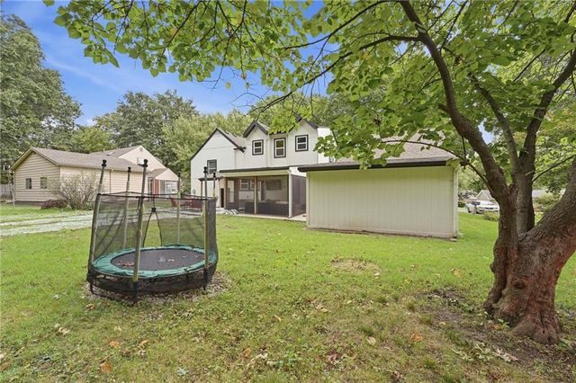 6920 Walmer Street, Overland Park, KS 66204